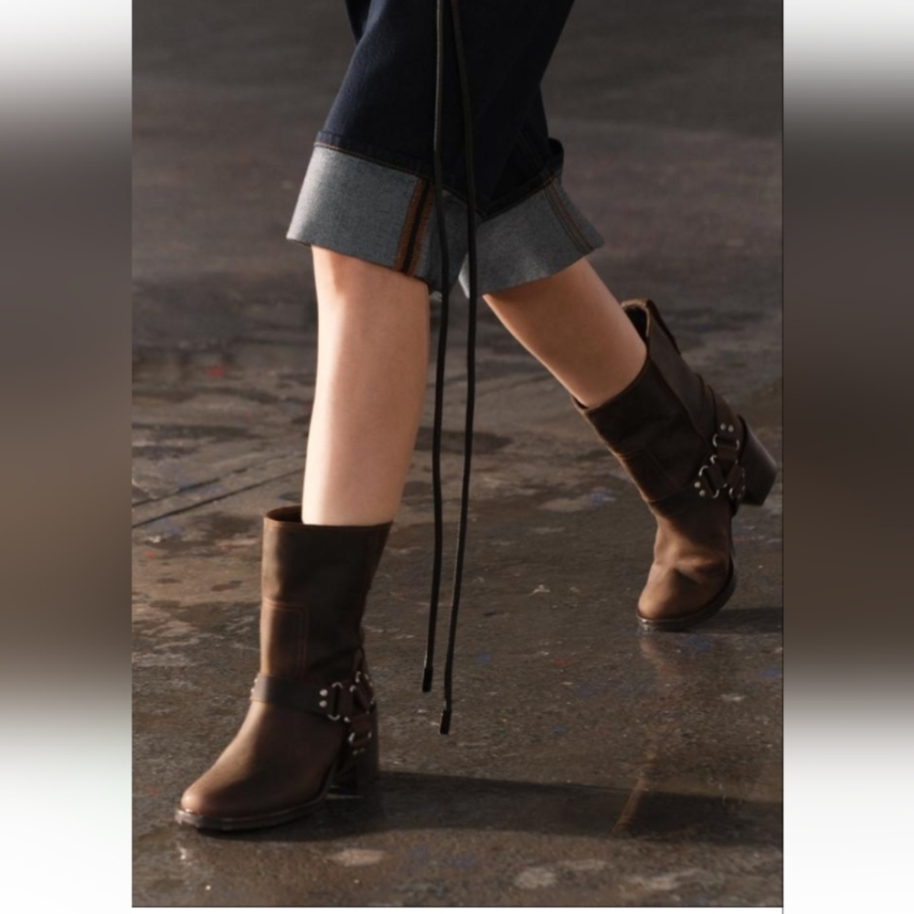 Zara Wide Heeled Leather Ankle Biker boots with Removable Buckle Sz-9